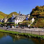 Haus Burg Metternich 2* بايلشتاين