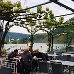 فندق Haus Burg Metternich 2*