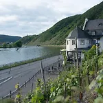 Haus Burg Metternich 2*