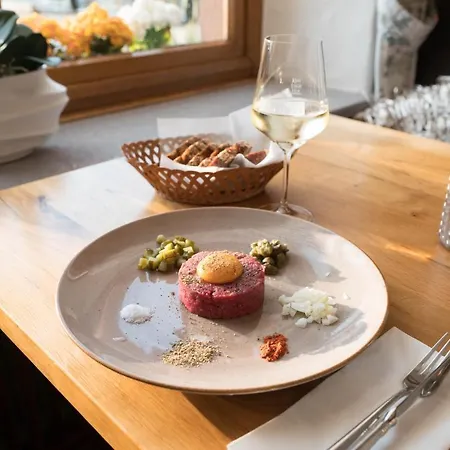 Haus Burg Metternich 2*