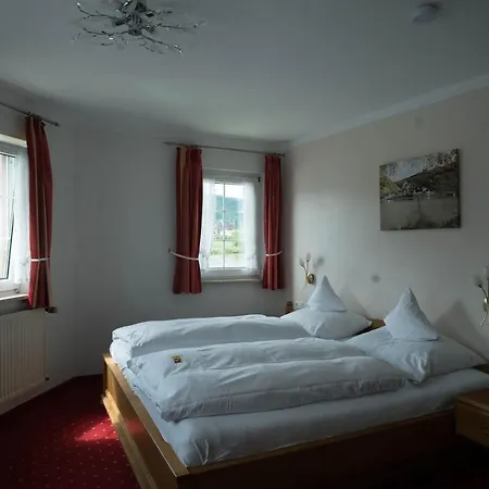 Haus Burg Metternich 2*