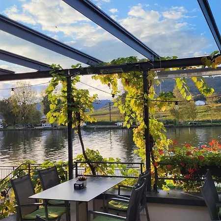 Haus Burg Metternich מלון בילשטיין