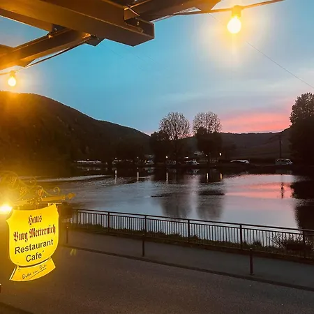 מלון Haus Burg Metternich