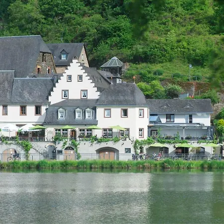 Haus Burg Metternich بايلشتاين