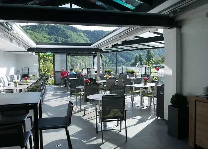 מלון Haus Burg Metternich