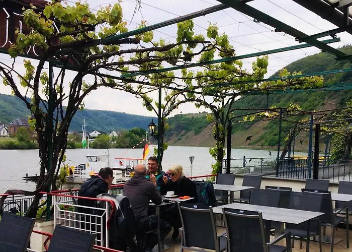 호텔 Haus Burg Metternich 2*