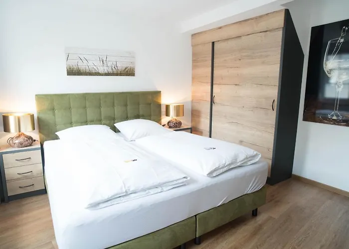 Hotel Haus Burg Metternich 2*