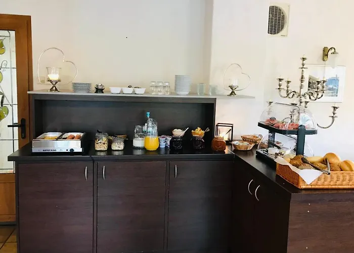 Hotel Haus Burg Metternich 2*