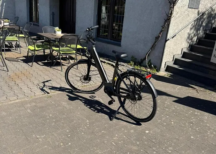 מלון Haus Burg Metternich 2*