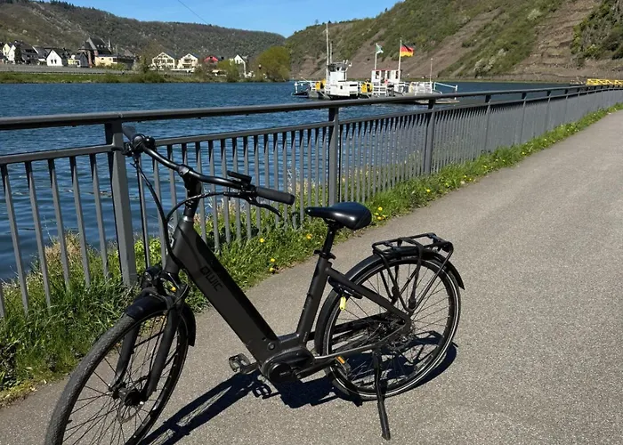 מלון Haus Burg Metternich